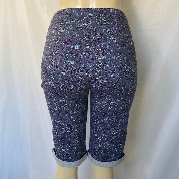 DEMOCRACY Jeans Tummy Control Size 6 Floral Bermuda Shorts Cuffed Hems NWOT - Picture 5 of 6
